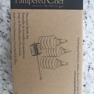 Pampered Chef Decorator Bottle set